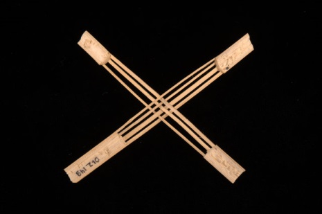 Wajãpi. Amuleto Wayãpi. Amapá. 2001; Coleção Dominique Gallois