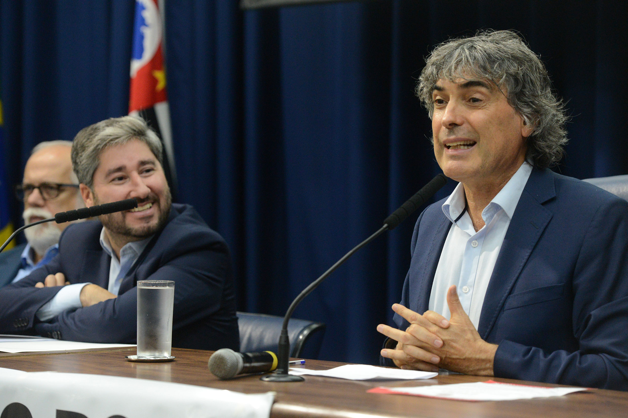 Fernando Cury e Carlos Giannazi	<a style='float:right;color:#ccc' href='https://www3.al.sp.gov.br/repositorio/noticia/N-02-2019/fg230794.jpg' target=_blank><i class='bi bi-zoom-in'></i> Clique para ver a imagem </a>