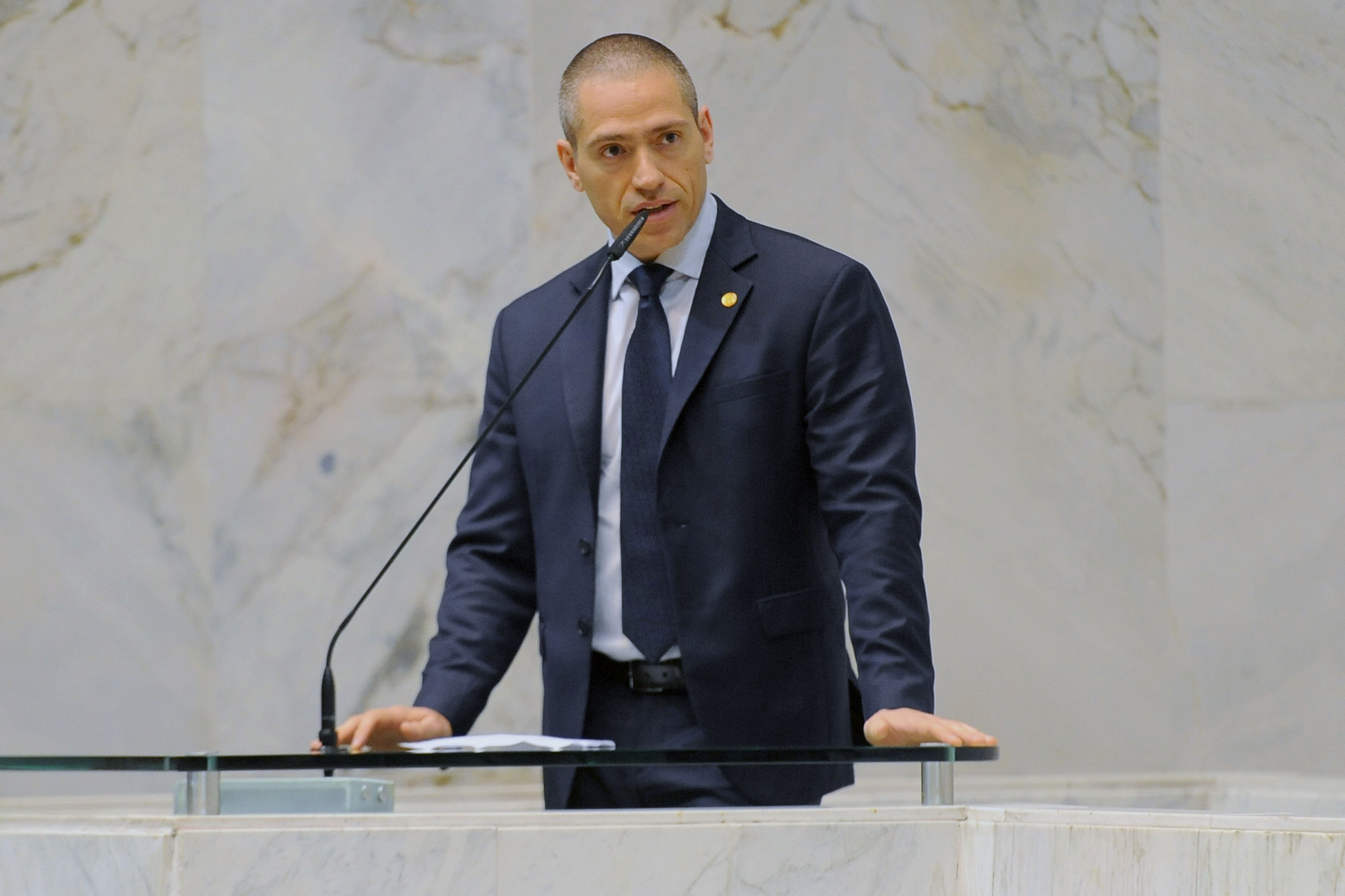 Heni Ozi<a style='float:right;color:#ccc' href='https://www3.al.sp.gov.br/repositorio/noticia/N-03-2020/fg247614.jpg' target=_blank><i class='bi bi-zoom-in'></i> Clique para ver a imagem </a>