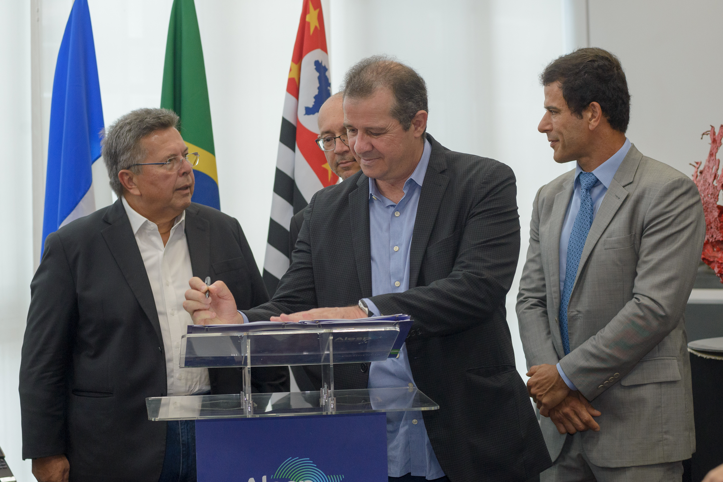 Luiz Fernando T. Ferreira <a style='float:right;color:#ccc' href='https://www3.al.sp.gov.br/repositorio/noticia/N-03-2023/fg296267.jpg' target=_blank><i class='bi bi-zoom-in'></i> Clique para ver a imagem </a>