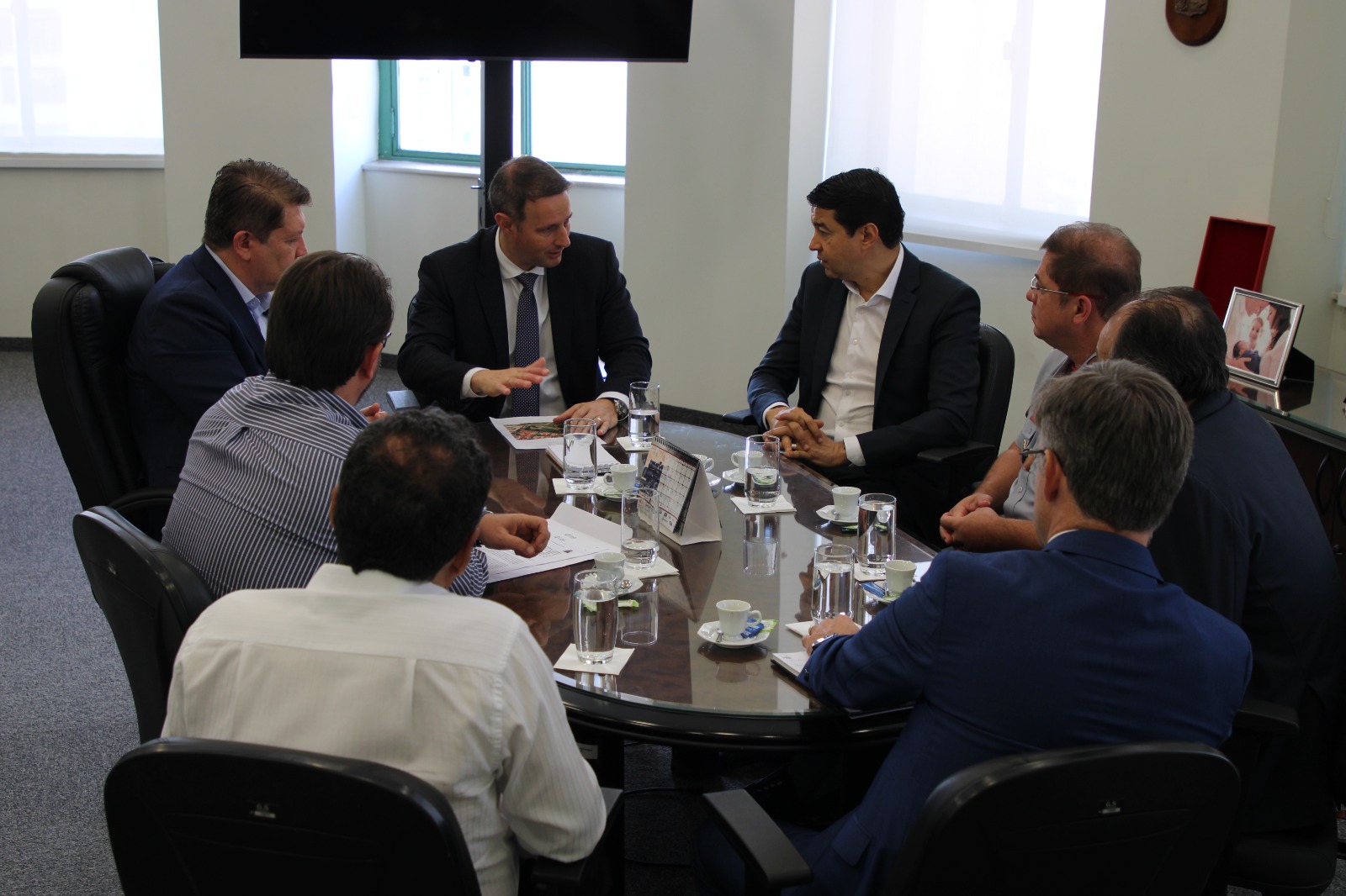 Deputados em encontro com secret�rio de Seguran�a<a style='float:right' href='https://www3.al.sp.gov.br/repositorio/noticia/N-04-2023/fg299008.jpeg' target=_blank><img src='/_img/material-file-download-white.png' width='14px' alt='Clique para baixar a imagem'></a>