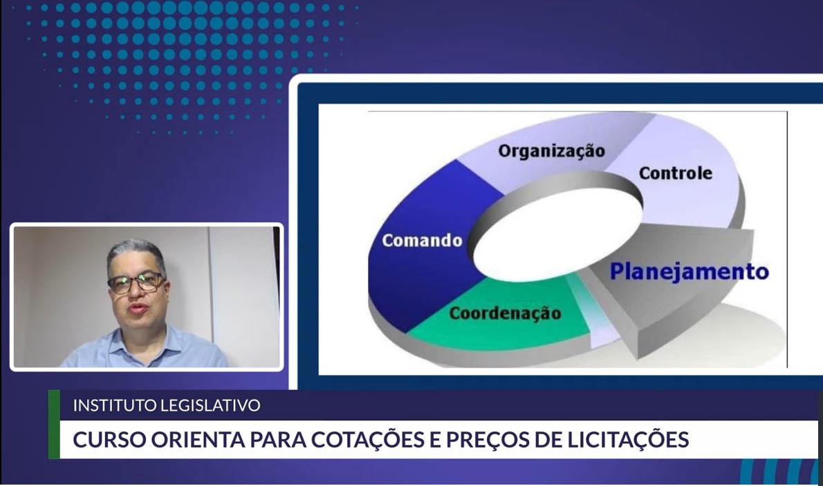 Professor Jos� Souto Tostes durante curso<a style='float:right' href='https://www3.al.sp.gov.br/repositorio/noticia/N-04-2023/fg299021.jpg' target=_blank><img src='/_img/material-file-download-white.png' width='14px' alt='Clique para baixar a imagem'></a>