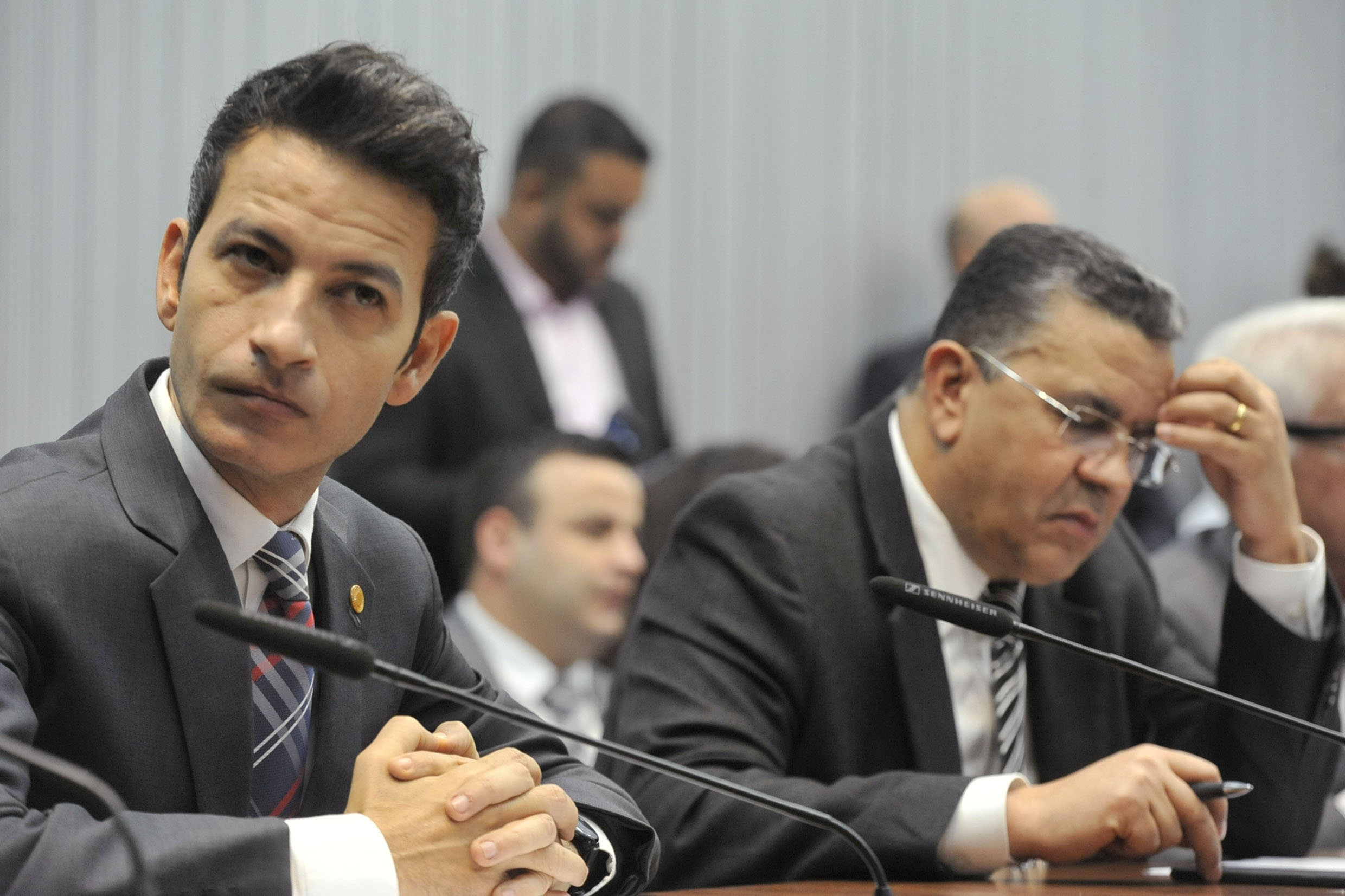 Professor Kenny e Gilmaci Santos<a style='float:right;color:#ccc' href='https://www3.al.sp.gov.br/repositorio/noticia/N-06-2019/fg235668.jpg' target=_blank><i class='bi bi-zoom-in'></i> Clique para ver a imagem </a>