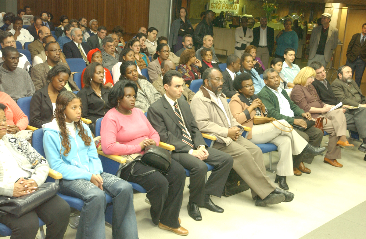 Presen�a de representantes de entidades ligadas aos direitos de diversas etnias<a style='float:right;color:#ccc' href='https://www3.al.sp.gov.br/repositorio/noticia/03-2008/racismo576mau.jpg' target=_blank><i class='bi bi-zoom-in'></i> Clique para ver a imagem </a>