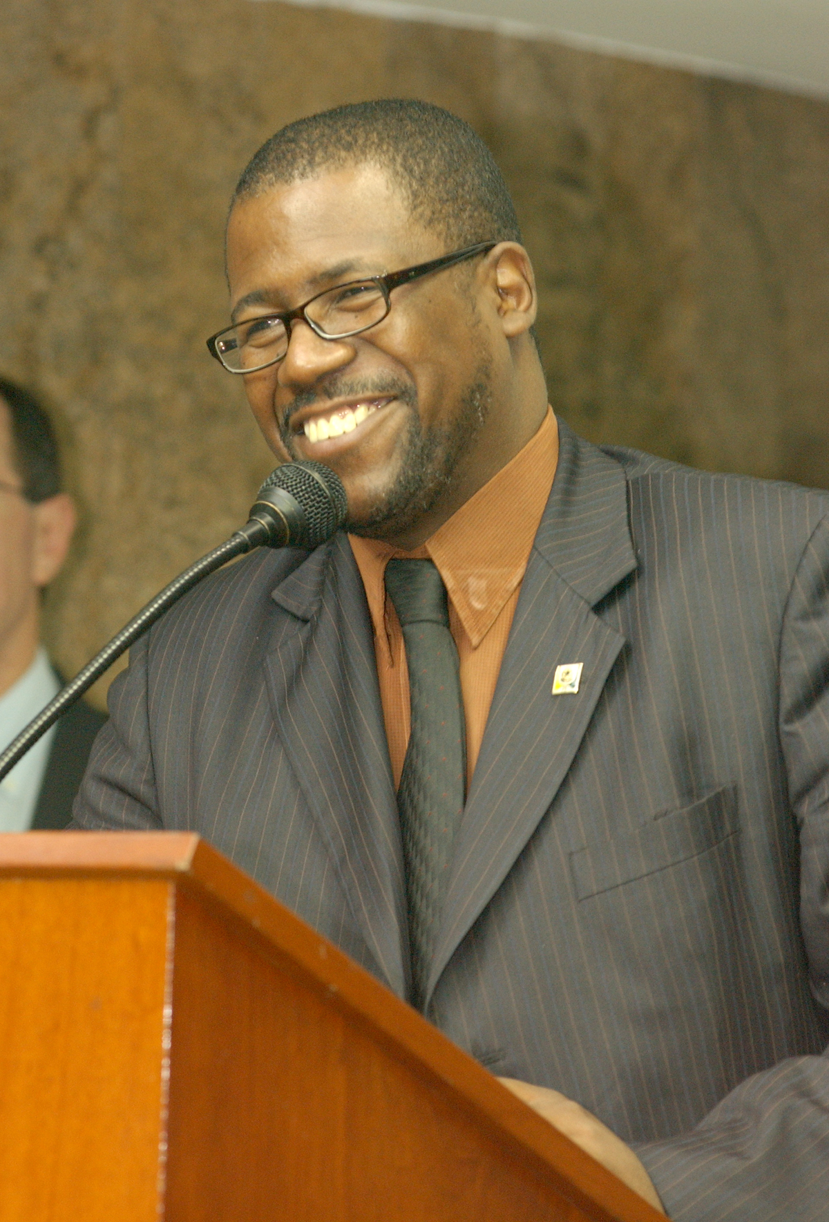 Antonio da Silva Pinto, representando a ministra Mathilde Ribeiro<a style='float:right;color:#ccc' href='https://www3.al.sp.gov.br/repositorio/noticia/03-2008/racismo634mau.jpg' target=_blank><i class='bi bi-zoom-in'></i> Clique para ver a imagem </a>