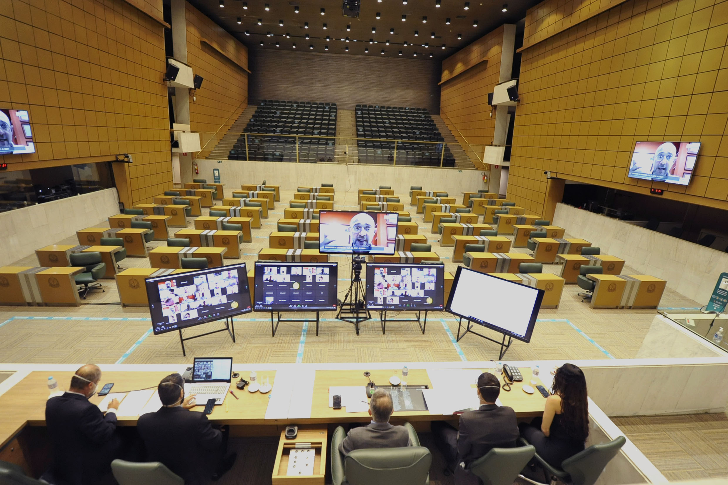 Congresso de Comiss�es em ambiente virtual	<a style='float:right;color:#ccc' href='https://www3.al.sp.gov.br/repositorio/noticia/N-03-2021/fg263525.jpg' target=_blank><i class='bi bi-zoom-in'></i> Clique para ver a imagem </a>