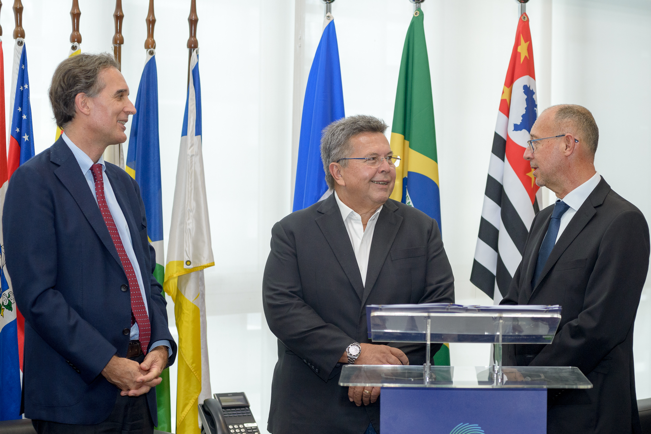 Assinatura do novo acordo da Alesp <a style='float:right;color:#ccc' href='https://www3.al.sp.gov.br/repositorio/noticia/N-03-2023/fg296262.jpg' target=_blank><i class='bi bi-zoom-in'></i> Clique para ver a imagem </a>