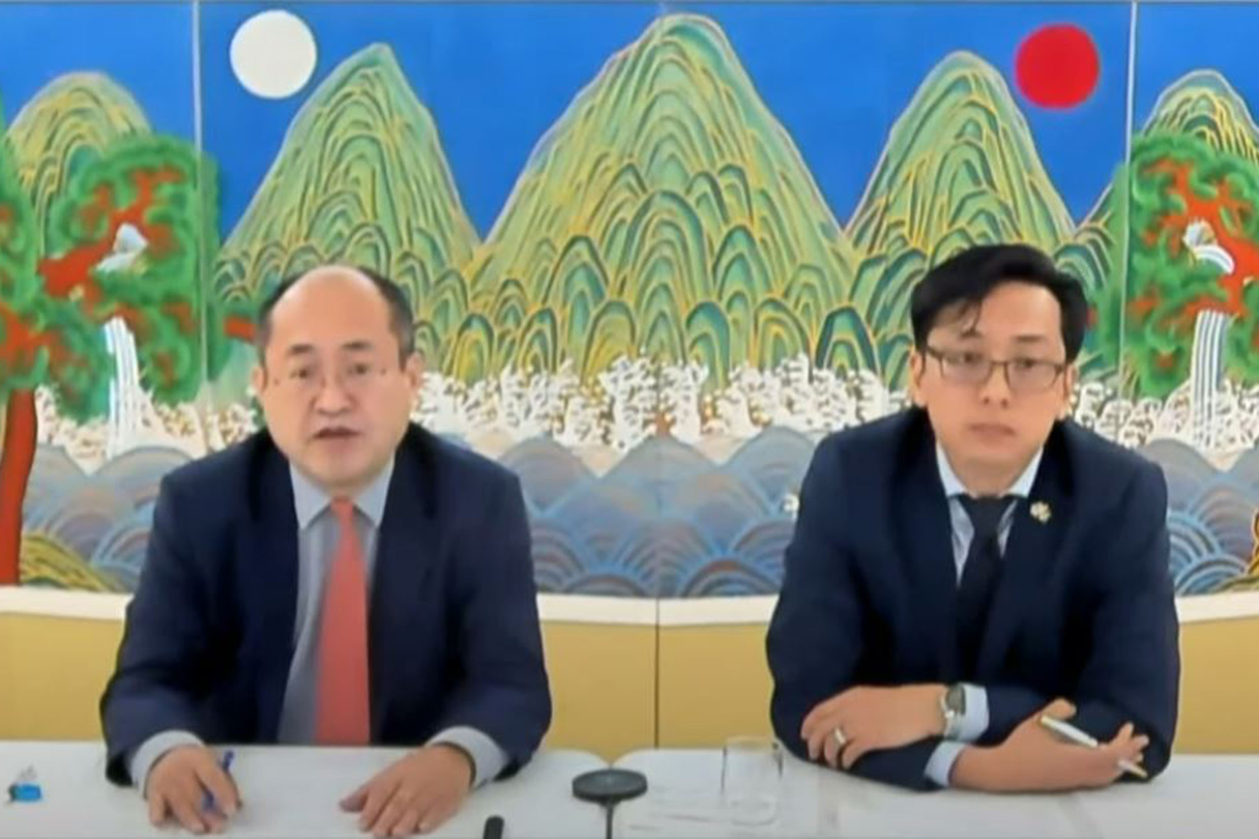Dr. Insang Hwang - C�nsul Geral da Rep�blica da Coreia<a style='float:right;color:#ccc' href='https://www3.al.sp.gov.br/repositorio/noticia/N-09-2021/fg273243.jpg' target=_blank><i class='bi bi-zoom-in'></i> Clique para ver a imagem </a>