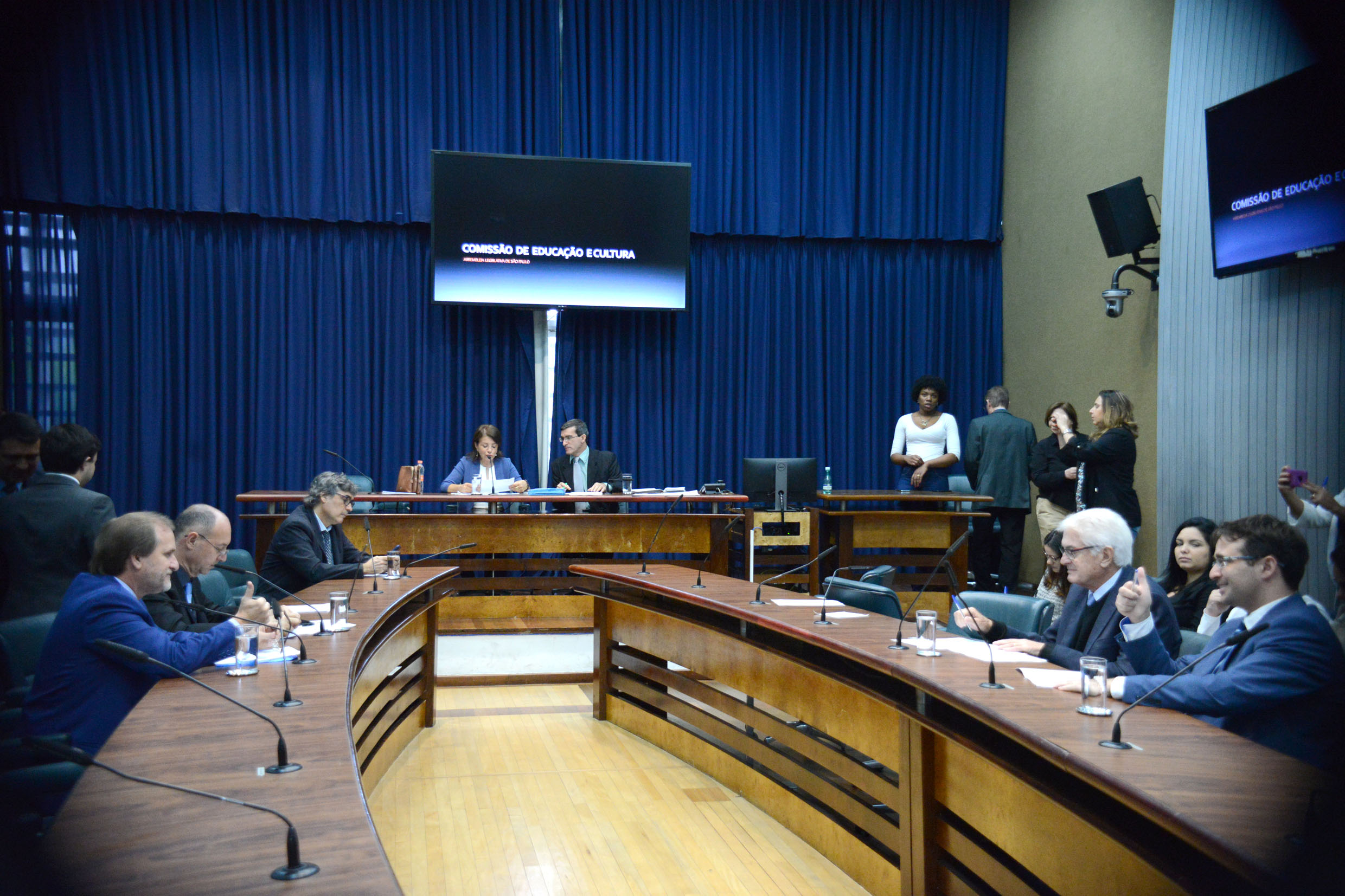 Comiss�o de Educa��o e Cultura<a style='float:right;color:#ccc' href='https://www3.al.sp.gov.br/repositorio/noticia/N-12-2019/fg245088.jpg' target=_blank><i class='bi bi-zoom-in'></i> Clique para ver a imagem </a>