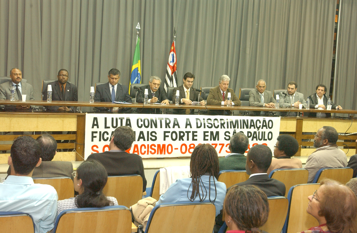 Ato solene realizado no Audit�rio Franco Montoro, foi instalado o SOS Racismo<a style='float:right;color:#ccc' href='https://www3.al.sp.gov.br/repositorio/noticia/03-2008/racismo558mau.jpg' target=_blank><i class='bi bi-zoom-in'></i> Clique para ver a imagem </a>