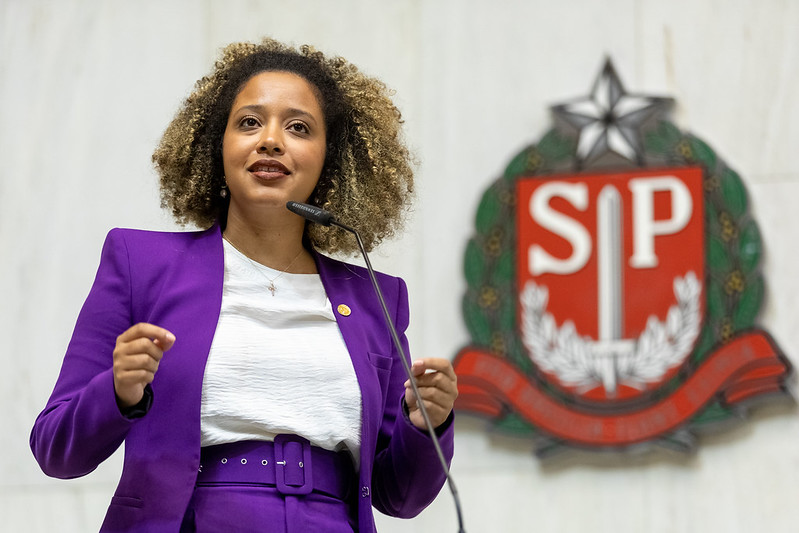 Deputada Paula da Bancada Feminista<a style='float:right' href='https://www3.al.sp.gov.br/repositorio/noticia/N-04-2023/fg298991.jpg' target=_blank><img src='/_img/material-file-download-white.png' width='14px' alt='Clique para baixar a imagem'></a>