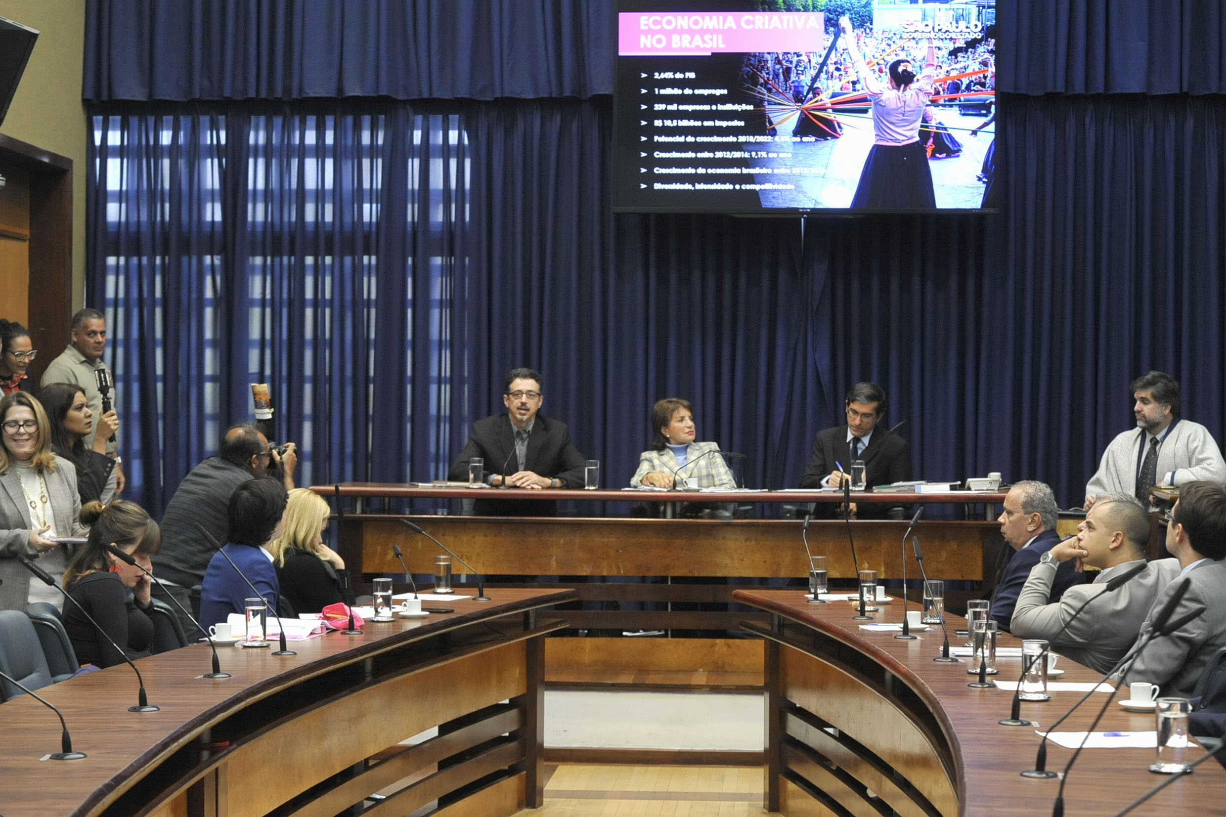 Comiss�o de Educa��o e Cultura<a style='float:right;color:#ccc' href='https://www3.al.sp.gov.br/repositorio/noticia/N-08-2019/fg237487.jpg' target=_blank><i class='bi bi-zoom-in'></i> Clique para ver a imagem </a>