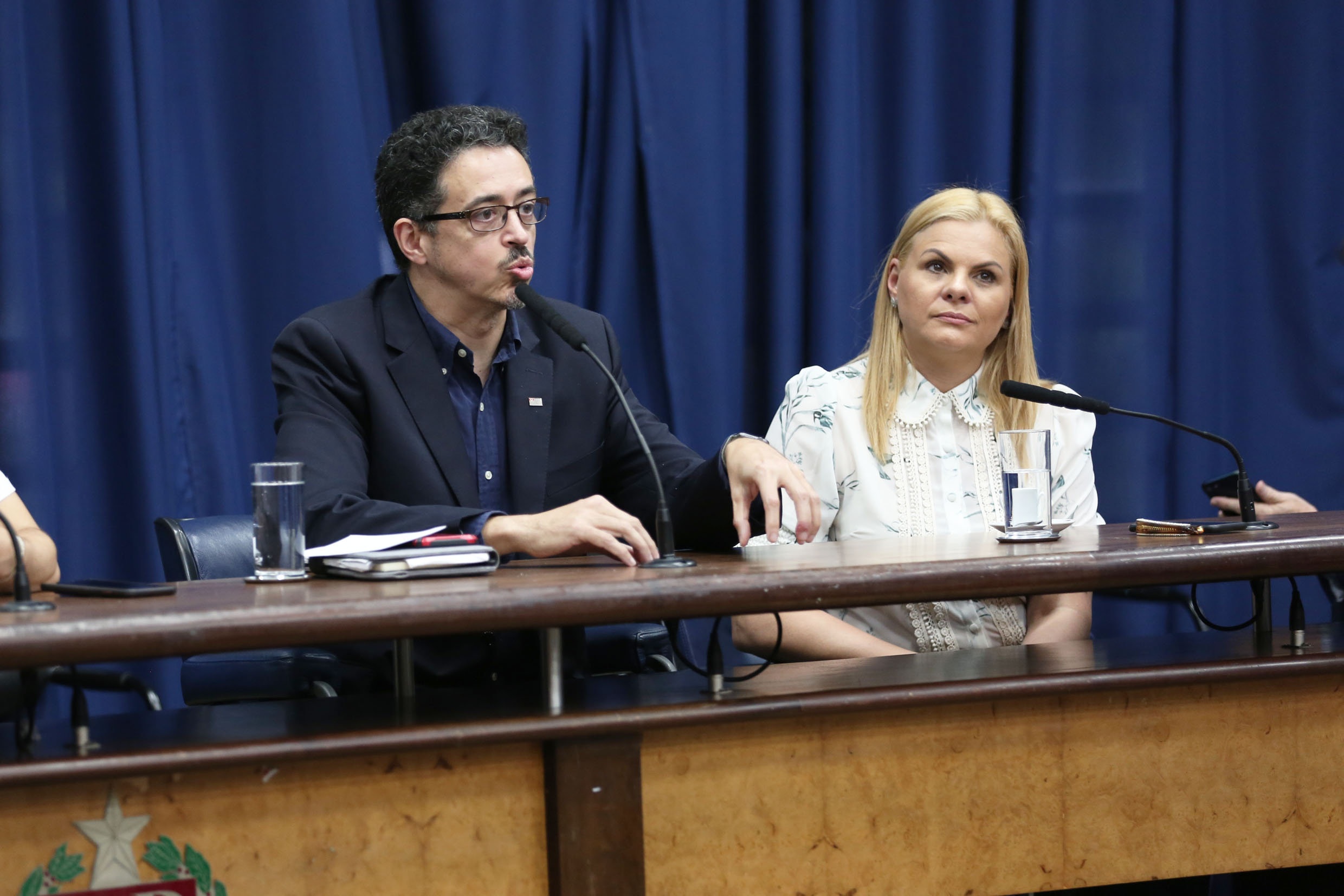 S�rgio S� Leit�o e Carla Morando<a style='float:right;color:#ccc' href='https://www3.al.sp.gov.br/repositorio/noticia/N-12-2019/fg245611.jpg' target=_blank><i class='bi bi-zoom-in'></i> Clique para ver a imagem </a>