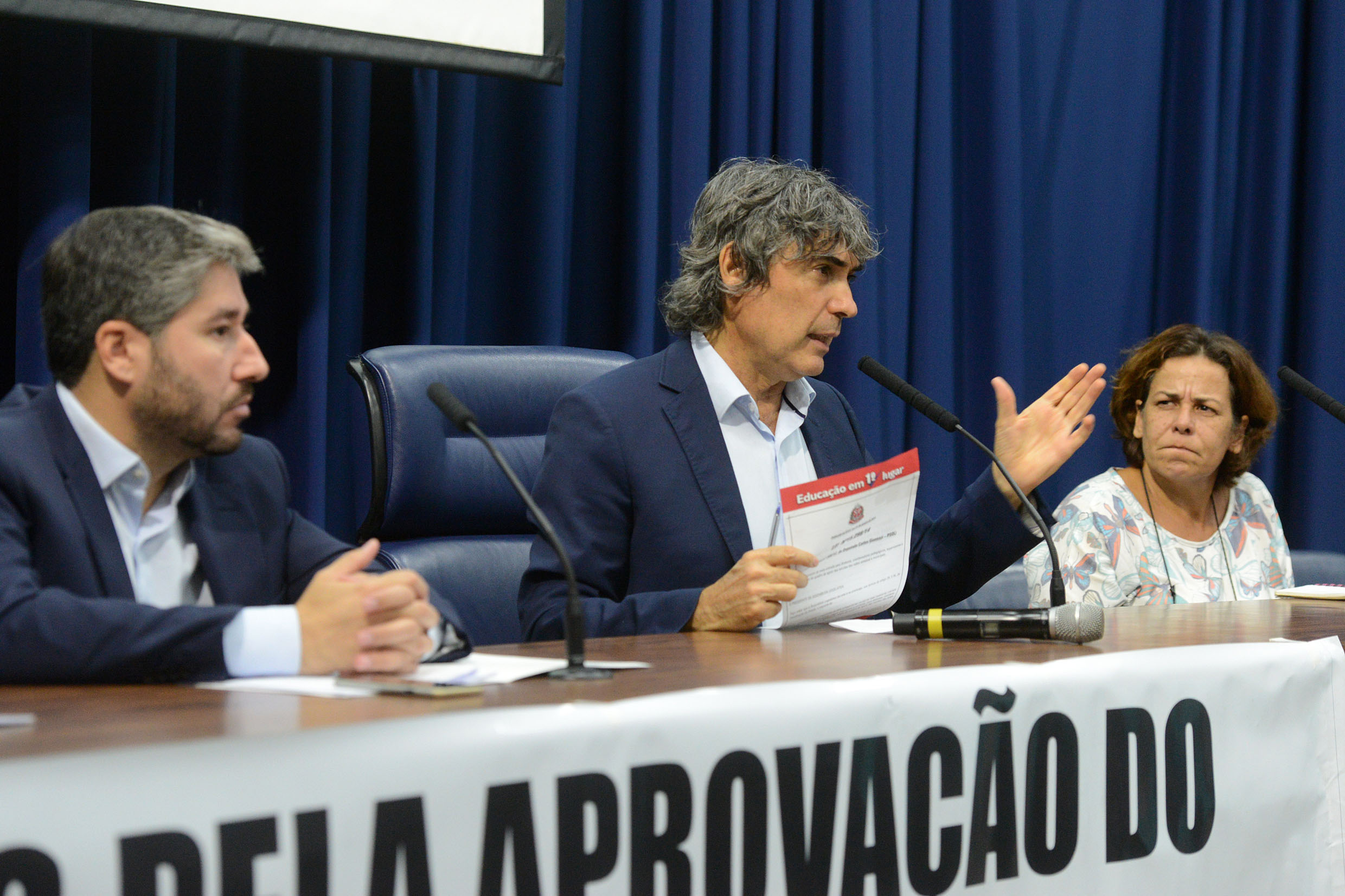 Fernando Cury, Carlos Giannazi e Ineida<a style='float:right;color:#ccc' href='https://www3.al.sp.gov.br/repositorio/noticia/N-02-2019/fg230793.jpg' target=_blank><i class='bi bi-zoom-in'></i> Clique para ver a imagem </a>