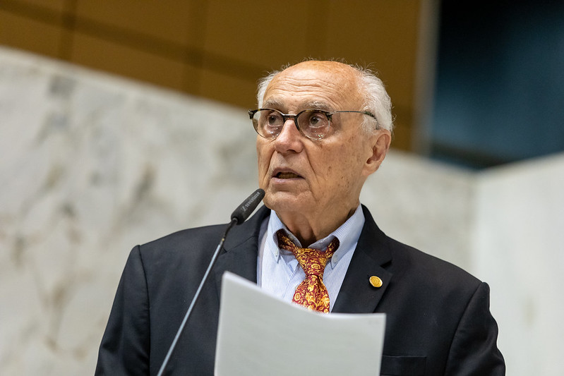 Deputado Eduardo Suplicy<a style='float:right' href='https://www3.al.sp.gov.br/repositorio/noticia/N-04-2023/fg298998.jpg' target=_blank><img src='/_img/material-file-download-white.png' width='14px' alt='Clique para baixar a imagem'></a>