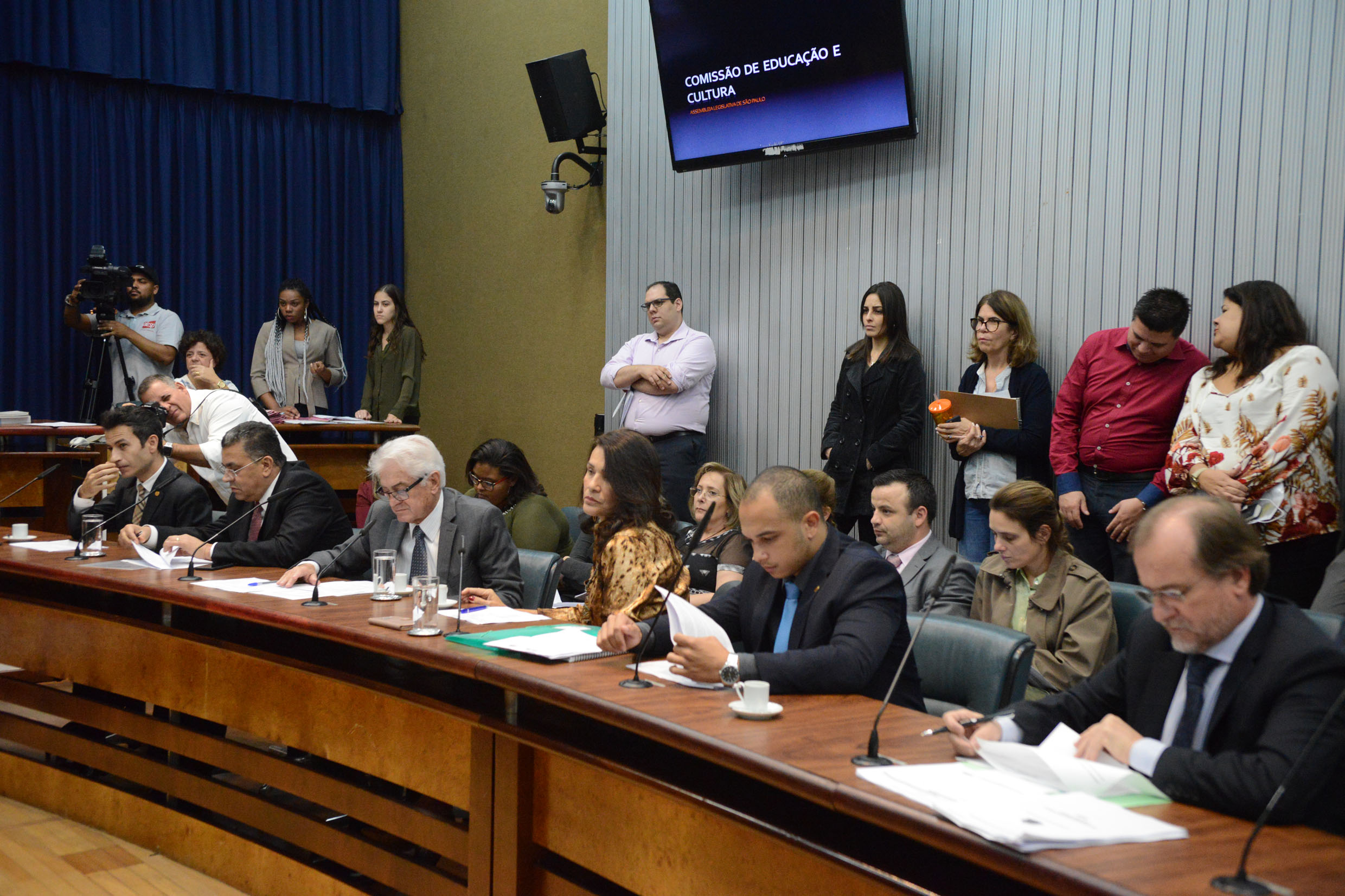 Professor Kenny, Gilmaci Santos, Roberto Engler, Valeria Bolsonaro, Douglas Garcia e Dirceu Dalben<a style='float:right;color:#ccc' href='https://www3.al.sp.gov.br/repositorio/noticia/N-06-2019/fg236007.jpg' target=_blank><i class='bi bi-zoom-in'></i> Clique para ver a imagem </a>