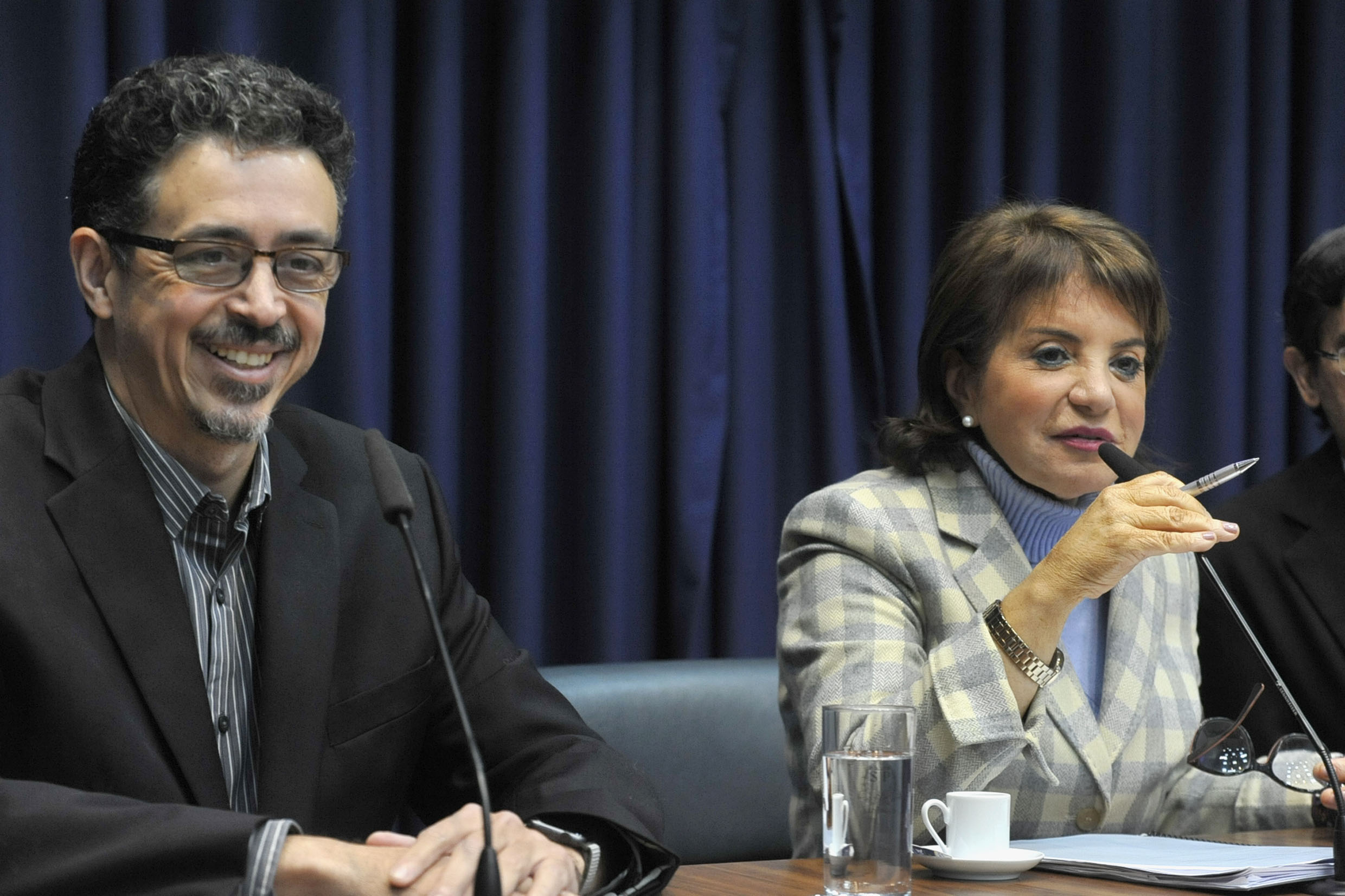 S�rgio S� Leit�o e Professora Bebel<a style='float:right;color:#ccc' href='https://www3.al.sp.gov.br/repositorio/noticia/N-08-2019/fg237478.jpg' target=_blank><i class='bi bi-zoom-in'></i> Clique para ver a imagem </a>